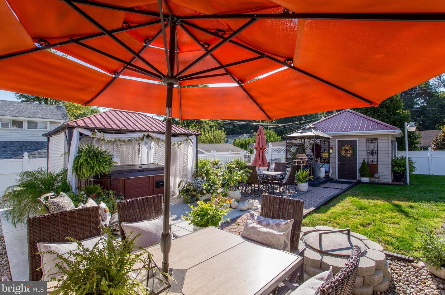 24 Rose Apple Rd, Levittown PA  19056-2318 exterior