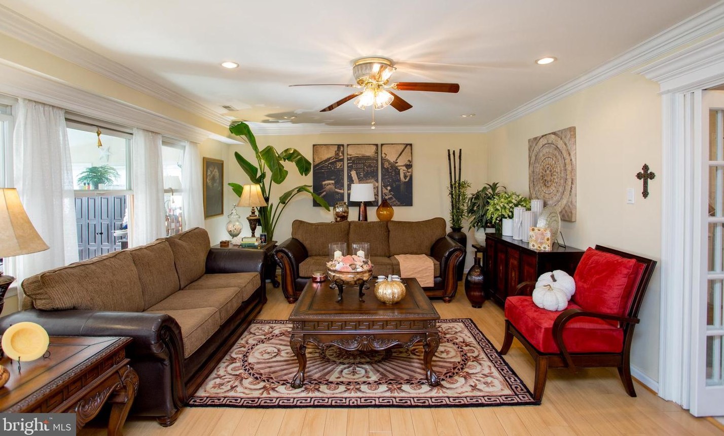 24 Rose Apple Rd, Levittown PA  19056-2318 exterior