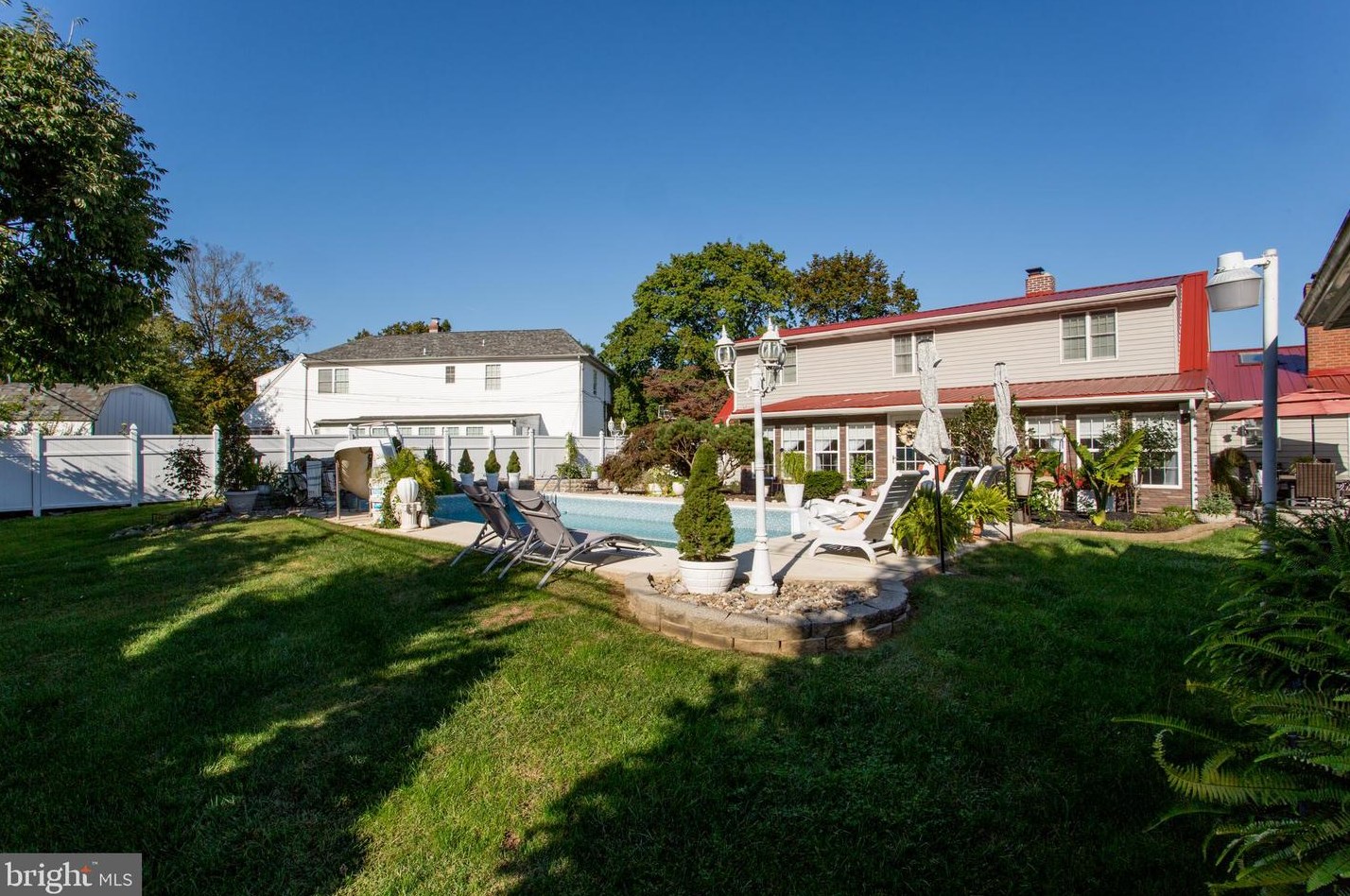 24 Rose Apple Rd, Levittown PA  19056-2318 exterior