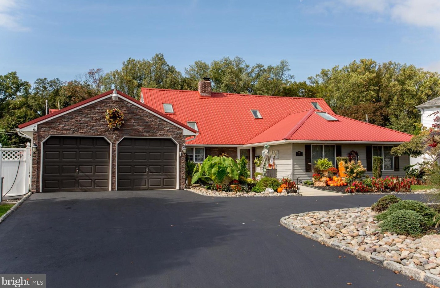 24 Rose Apple Rd, Levittown PA  19056-2318 exterior