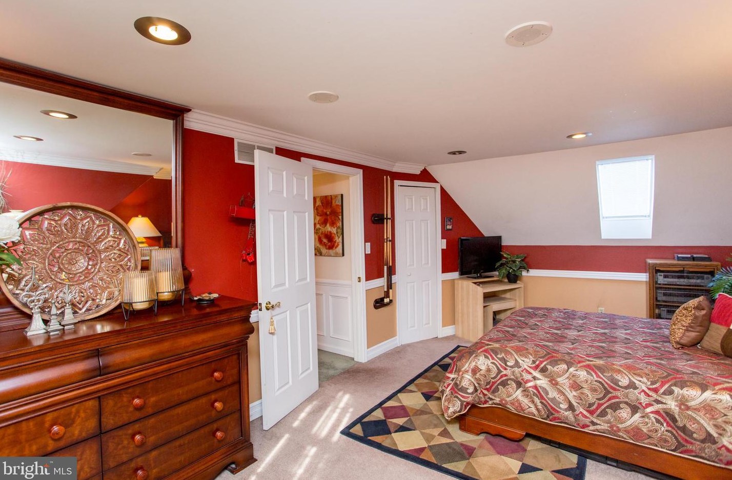 24 Rose Apple Rd, Levittown PA  19056-2318 exterior