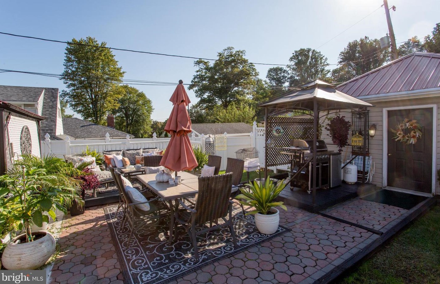 24 Rose Apple Rd, Levittown PA  19056-2318 exterior