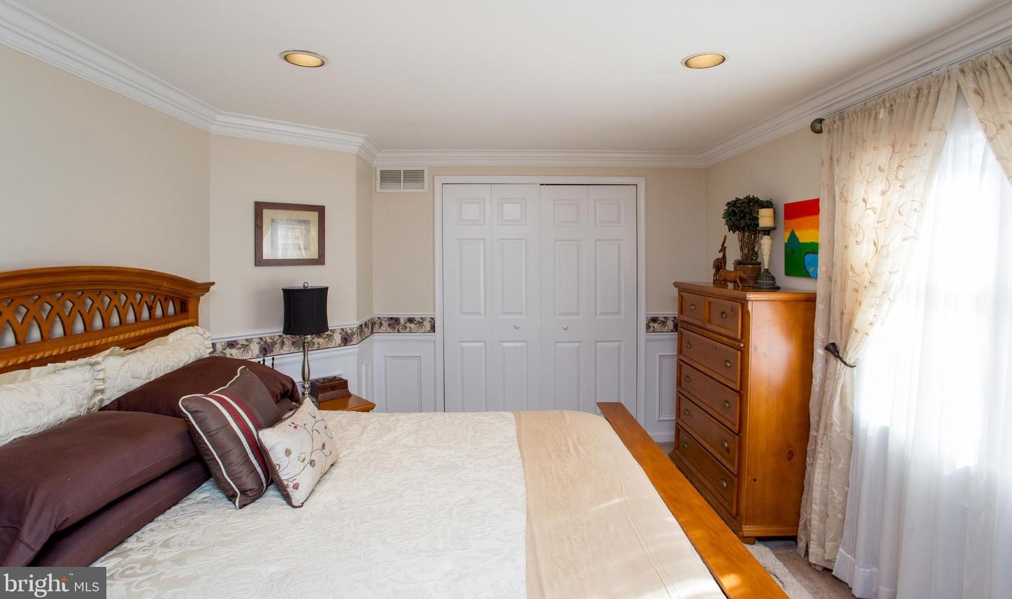 24 Rose Apple Rd, Levittown PA  19056-2318 exterior