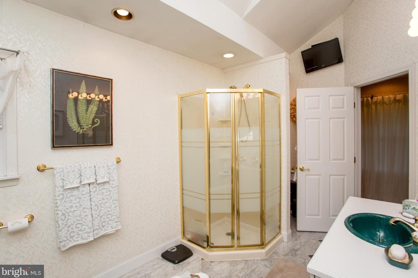 24 Rose Apple Rd, Levittown PA  19056-2318 exterior