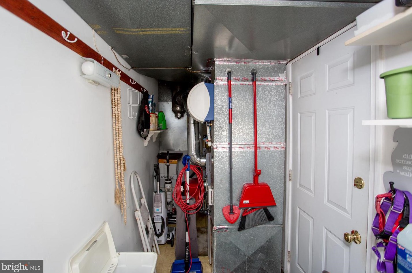 24 Rose Apple Rd, Levittown PA  19056-2318 exterior