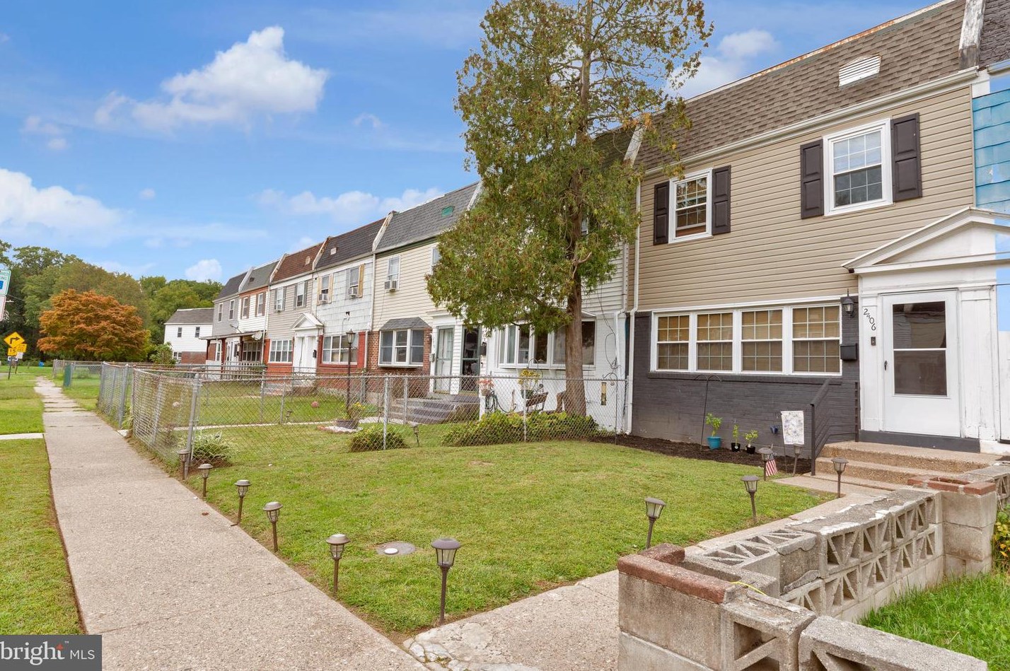 2406 Fleetwing Dr, Levittown PA  19057-4117 exterior