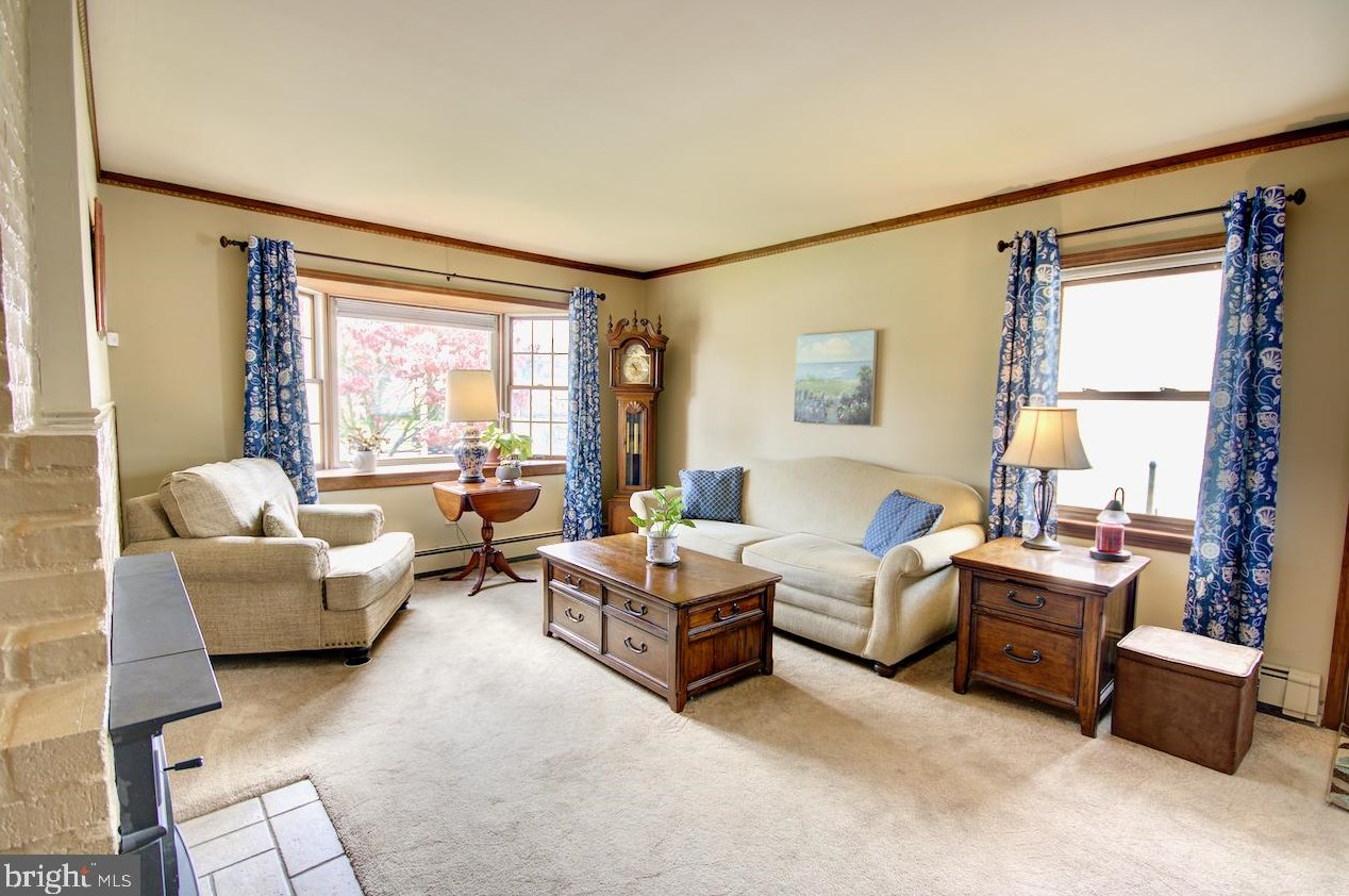 11 Primrose Ln, Levittown PA  19054-3616 exterior