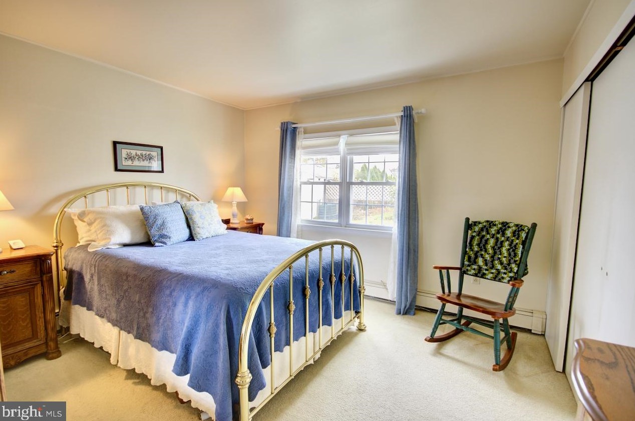 11 Primrose Ln, Levittown PA  19054-3616 exterior