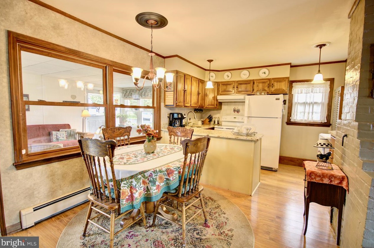 11 Primrose Ln, Levittown PA  19054-3616 exterior