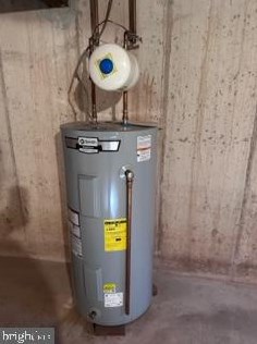 2 Garrison Pl, Upper Makefield PA  18940-1712 exterior