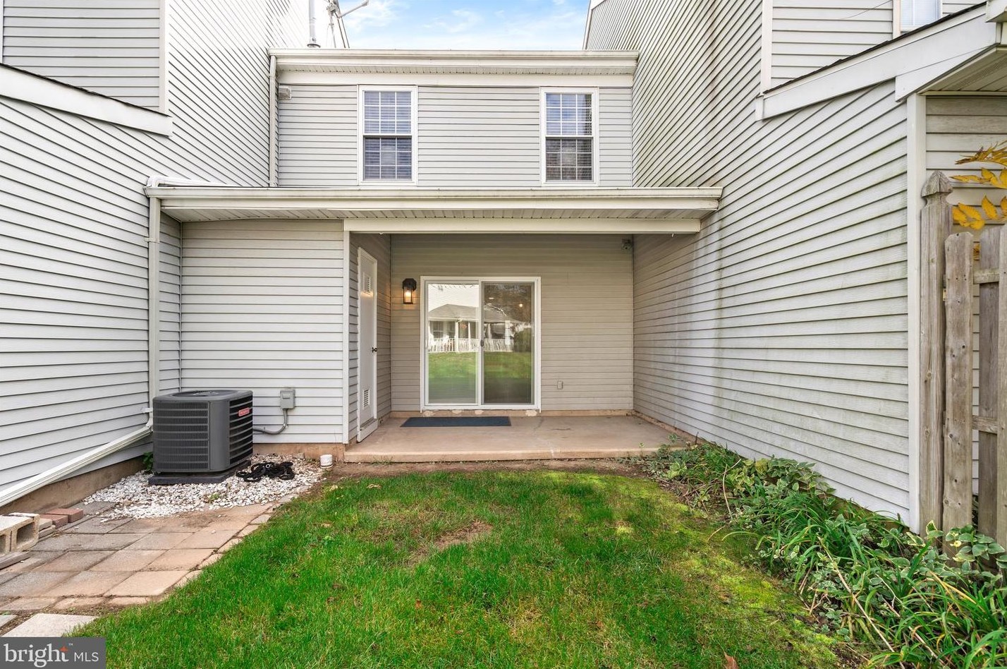 72 Greenridge Cir, Upper Makefield PA  18940-2355 exterior