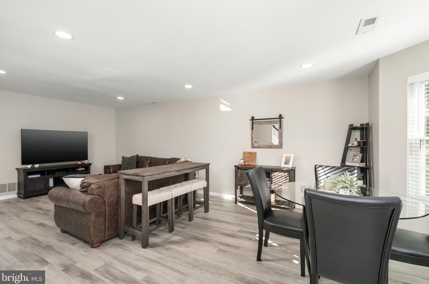 72 Greenridge Cir, Upper Makefield PA  18940-2355 exterior