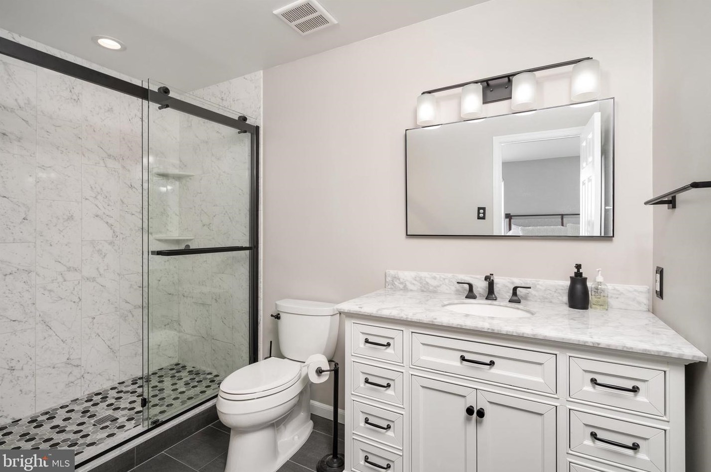 72 Greenridge Cir, Upper Makefield PA  18940-2355 exterior