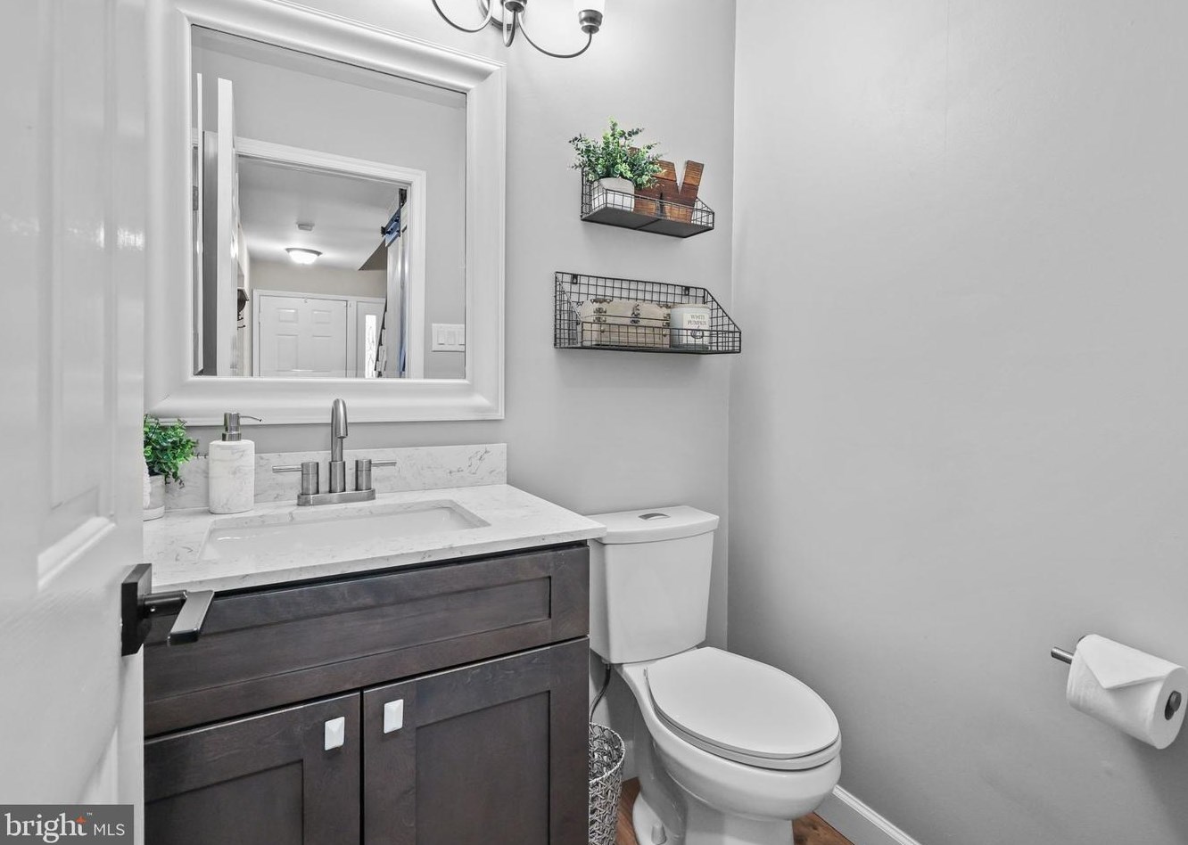 31 Laurel Cir, Upper Makefield PA  18940-3256 exterior