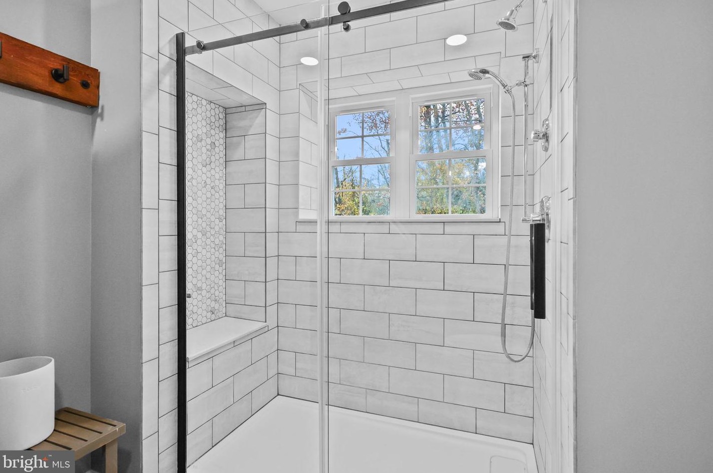 31 Laurel Cir, Upper Makefield PA  18940-3256 exterior