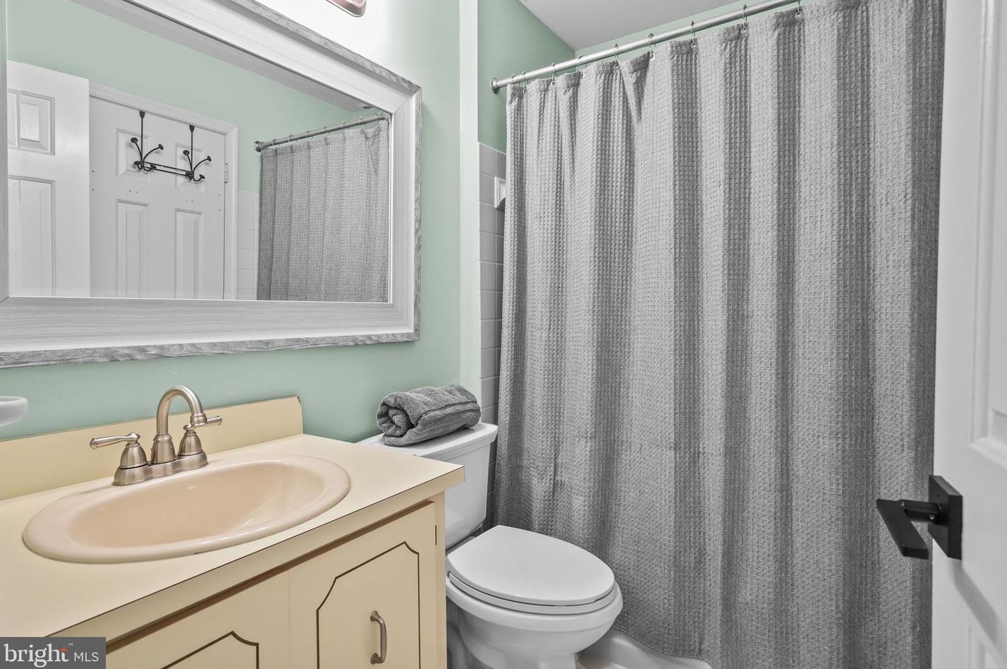 31 Laurel Cir, Upper Makefield PA  18940-3256 exterior