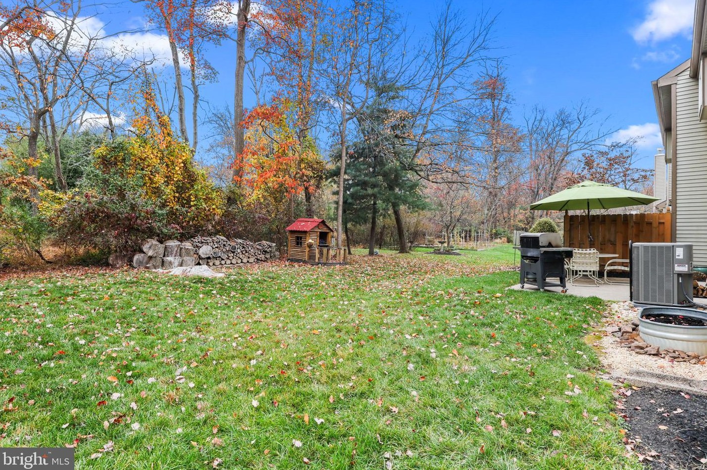 31 Laurel Cir, Upper Makefield PA  18940-3256 exterior