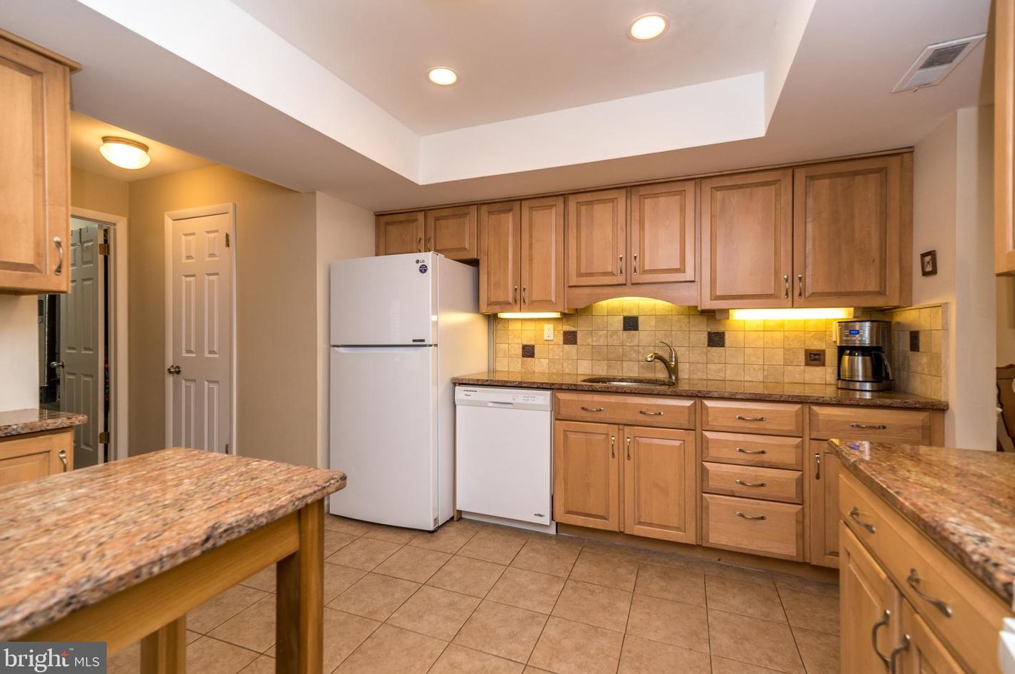 403 Henley Ct, Gardenville PA  18901-2548 exterior