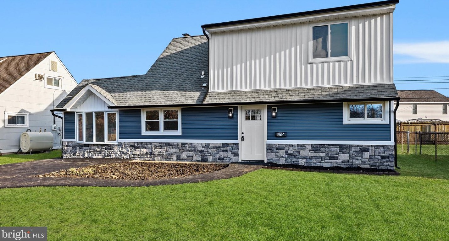 315 Appletree Dr, Levittown PA  19055-1242 exterior