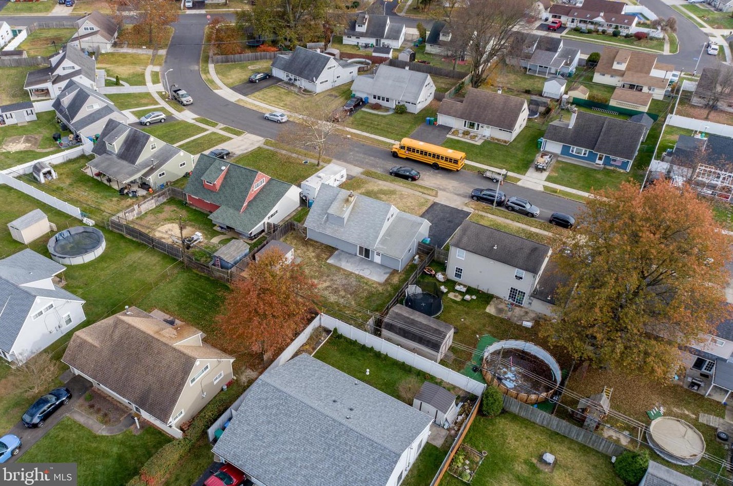 49 Island Rd, Levittown PA  19057-2319 exterior