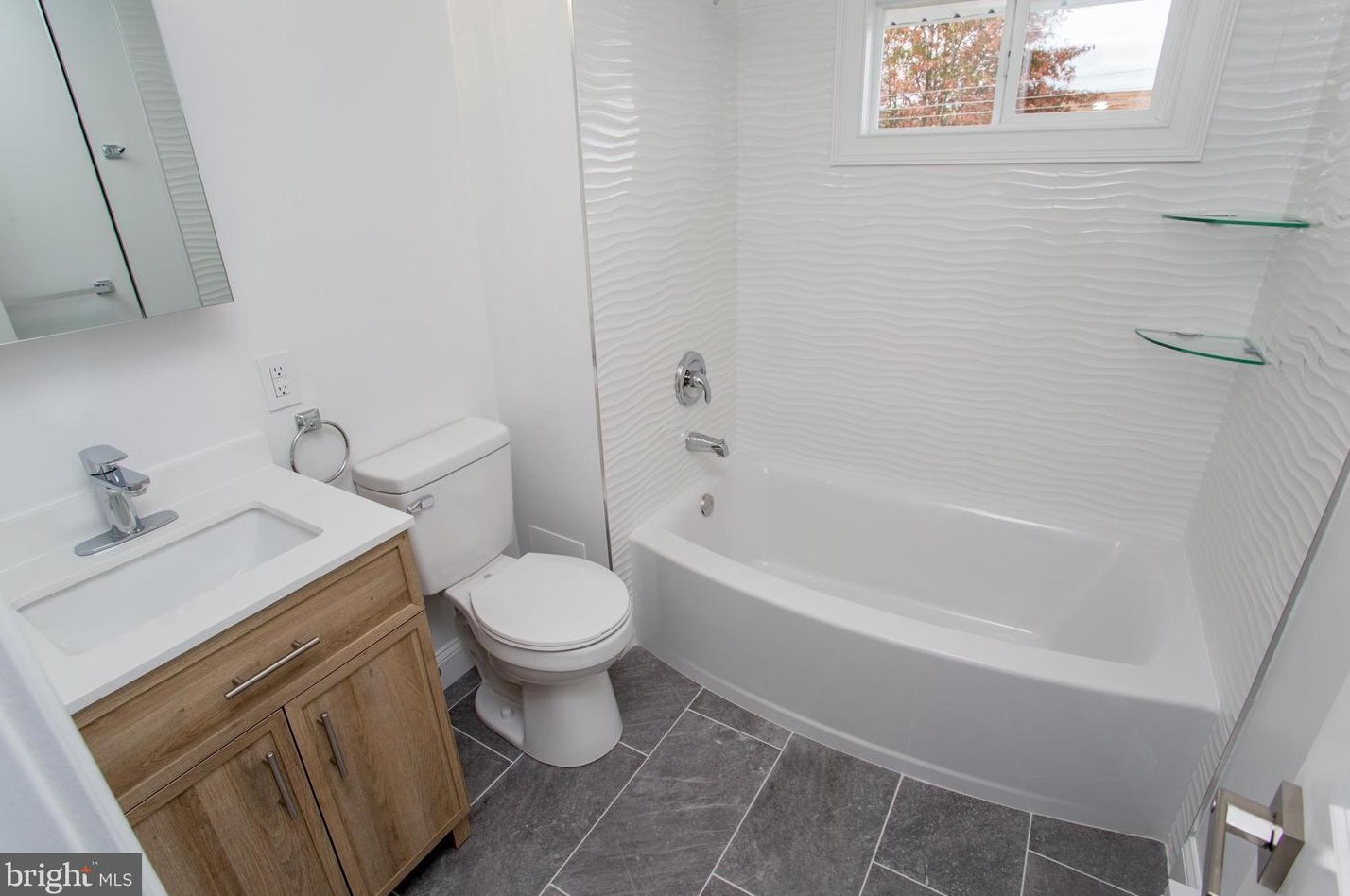 49 Island Rd, Levittown PA  19057-2319 exterior