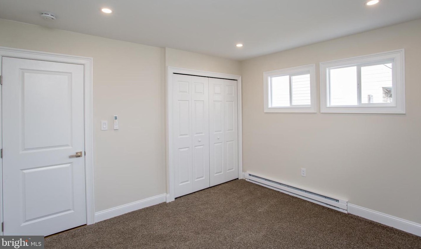 49 Island Rd, Levittown PA  19057-2319 exterior