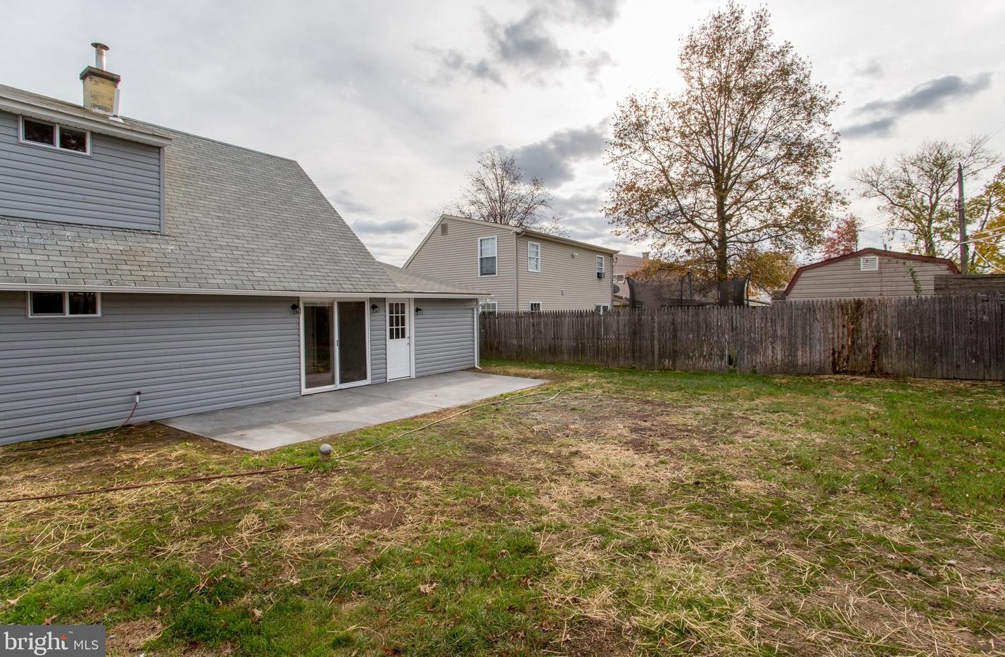49 Island Rd, Levittown PA  19057-2319 exterior