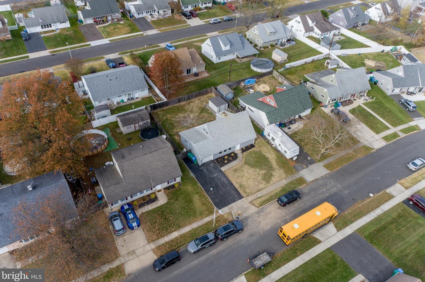49 Island Rd, Levittown PA  19057-2319 exterior