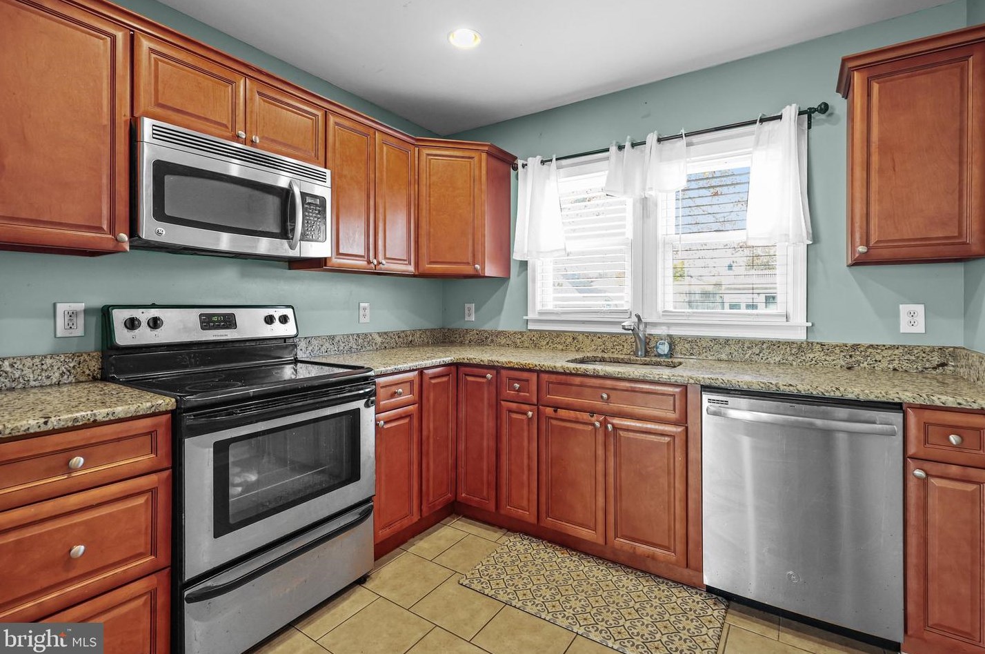 94 Coral Ln, Levittown PA  19055-1610 exterior