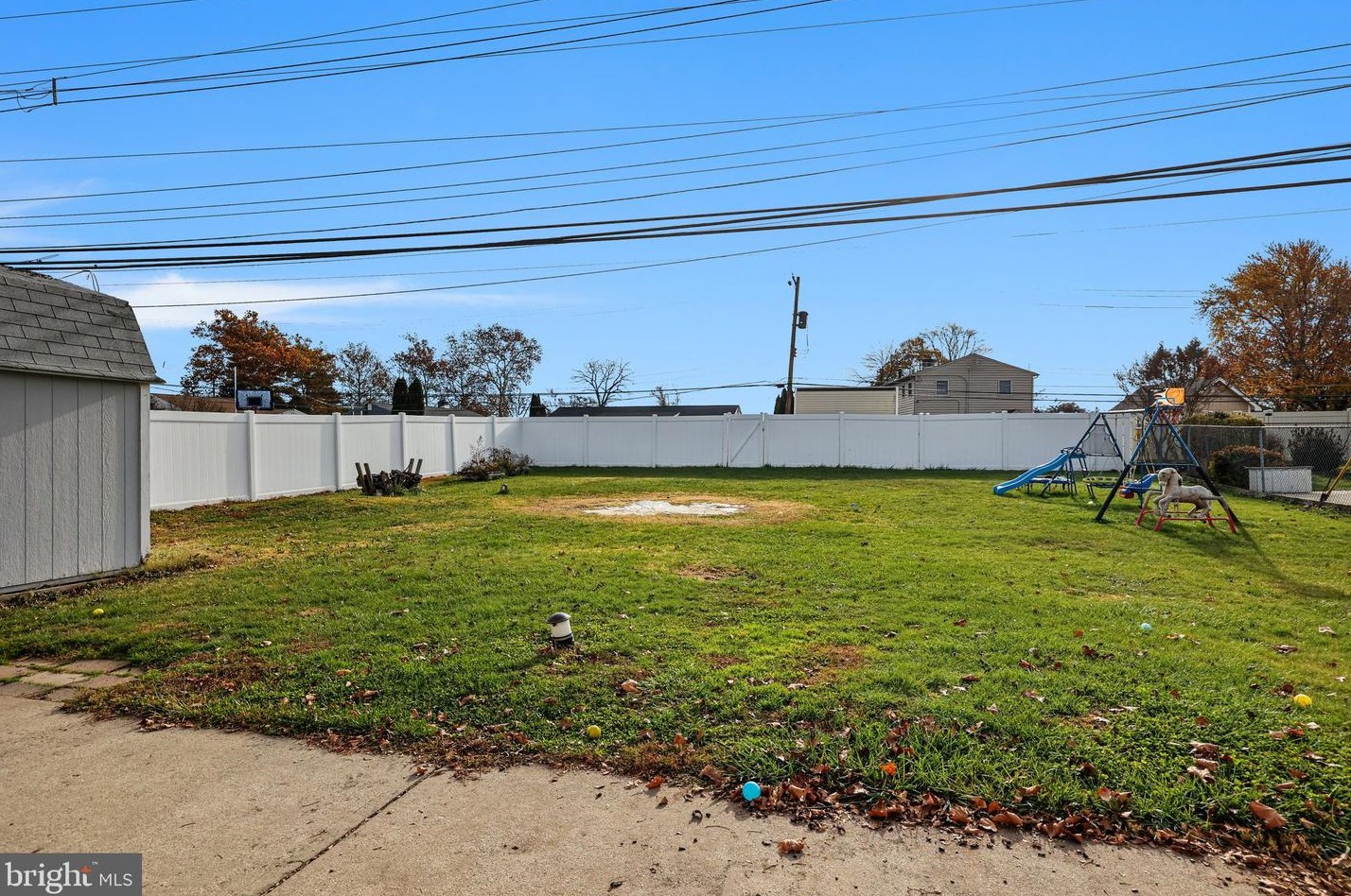 94 Coral Ln, Levittown PA  19055-1610 exterior