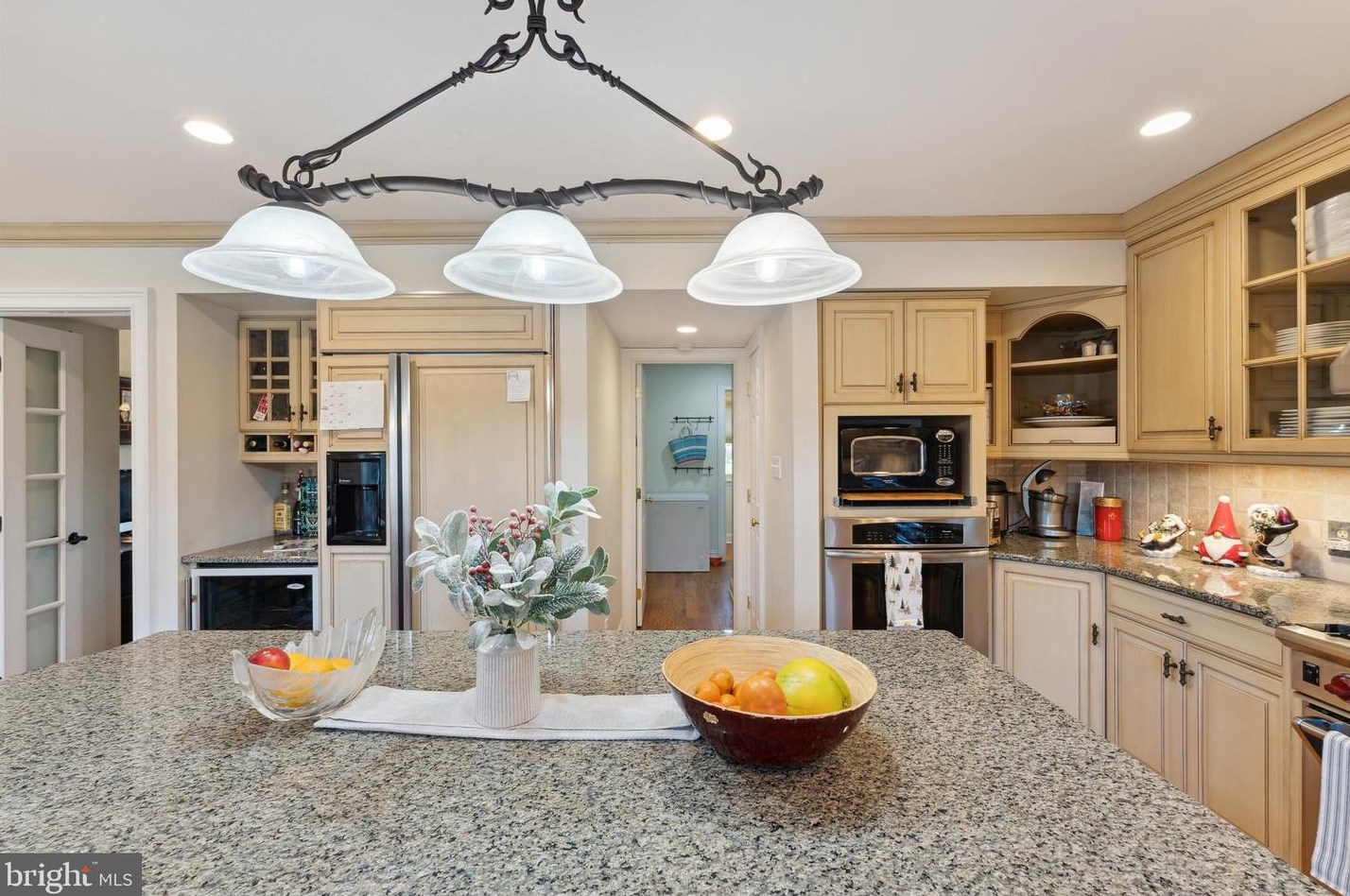 5 Emerald Ct, Upper Makefield PA  18940-2819 exterior