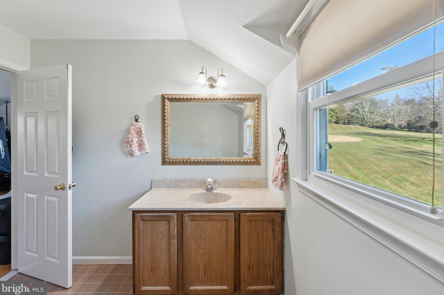 5 Emerald Ct, Upper Makefield PA  18940-2819 exterior