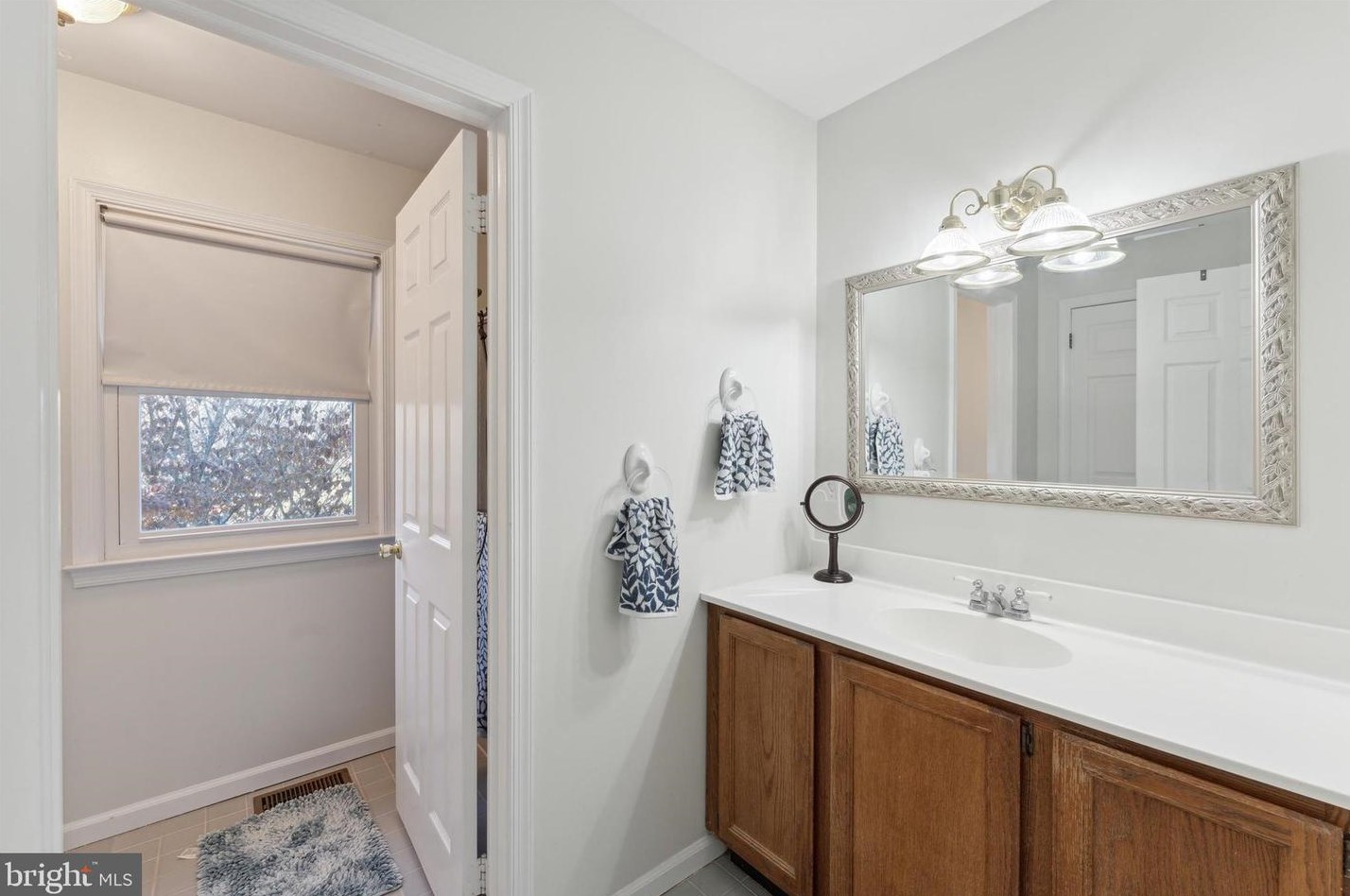 5 Emerald Ct, Upper Makefield PA  18940-2819 exterior