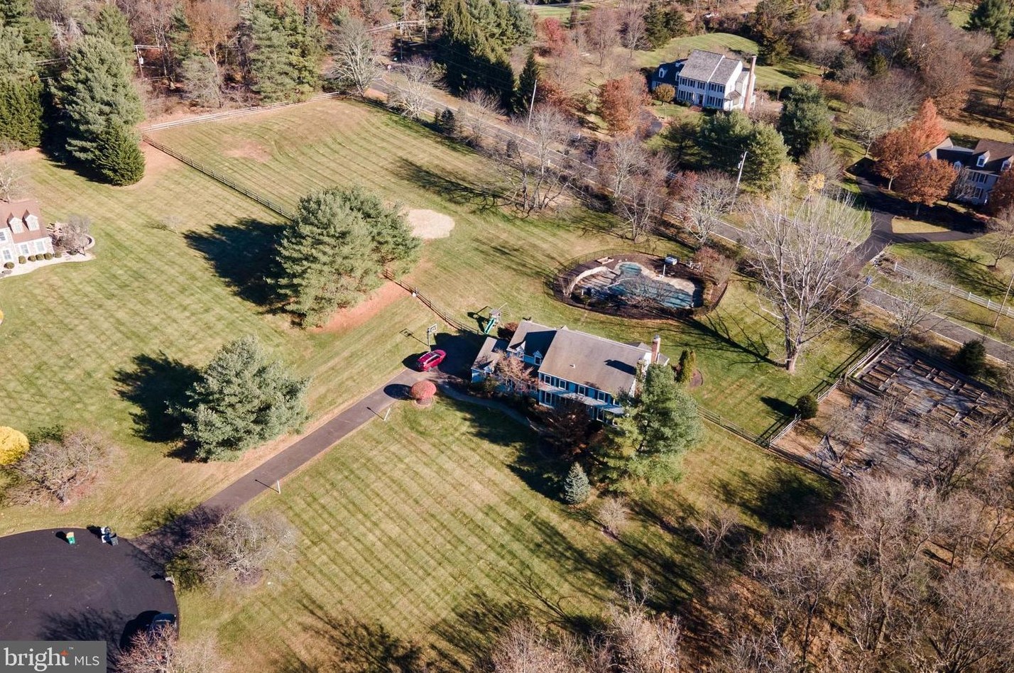 5 Emerald Ct, Upper Makefield PA  18940-2819 exterior