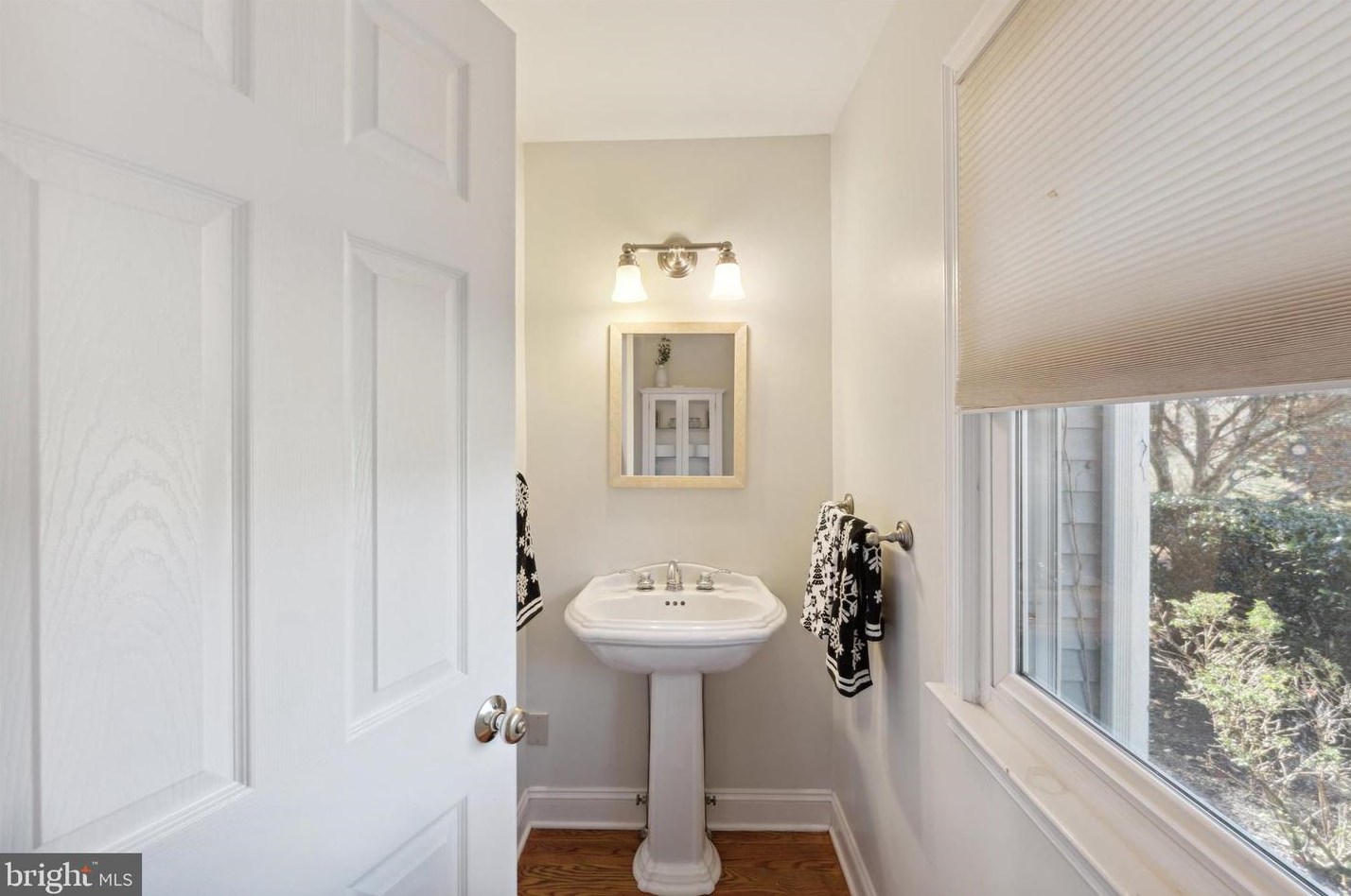 5 Emerald Ct, Upper Makefield PA  18940-2819 exterior