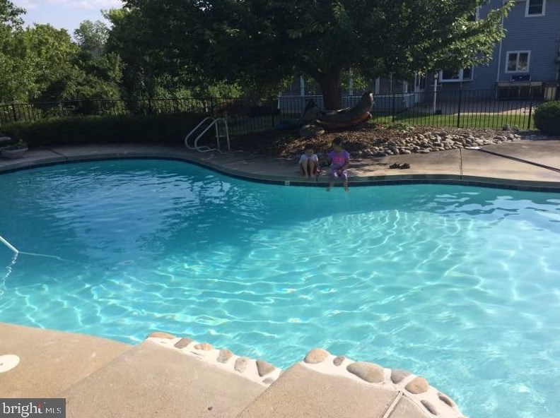 5 Emerald Ct, Upper Makefield PA  18940-2819 exterior