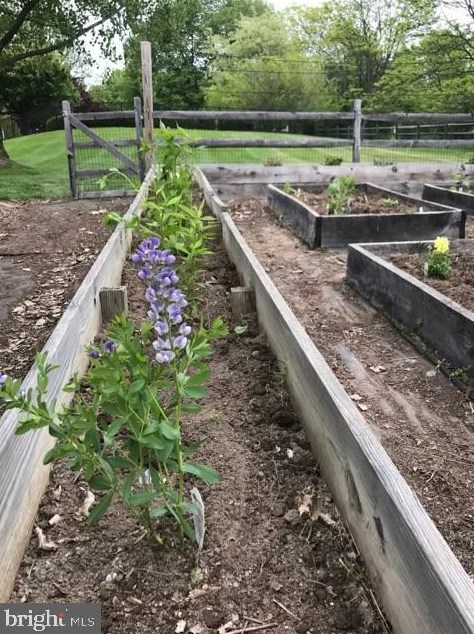 5 Emerald Ct, Upper Makefield PA  18940-2819 exterior