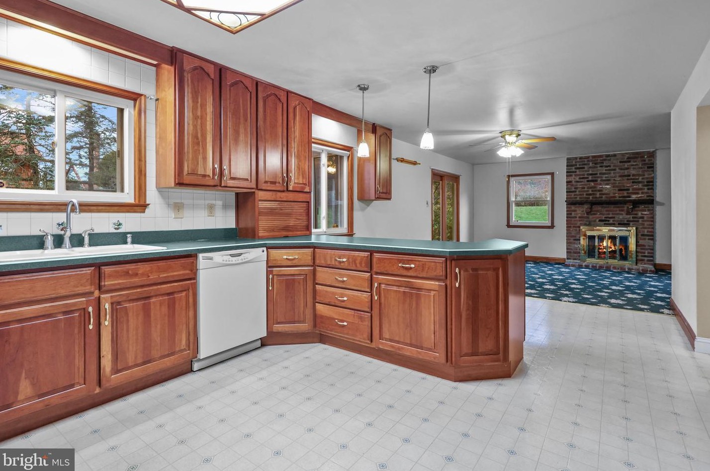 7 Brentwood Ct, Upper Makefield PA  18940-1403 exterior