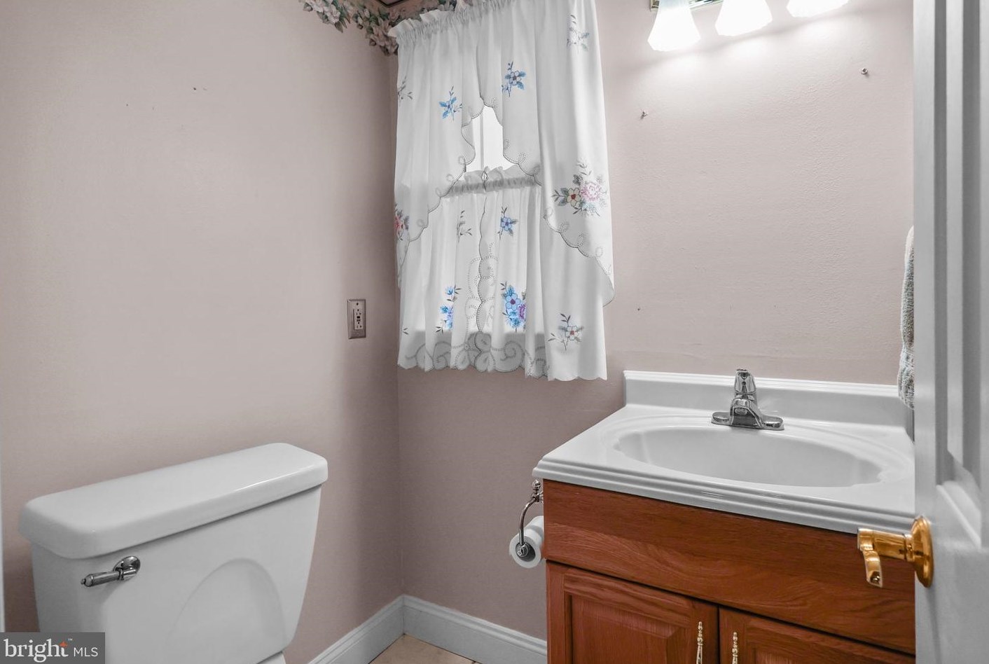 7 Brentwood Ct, Upper Makefield PA  18940-1403 exterior