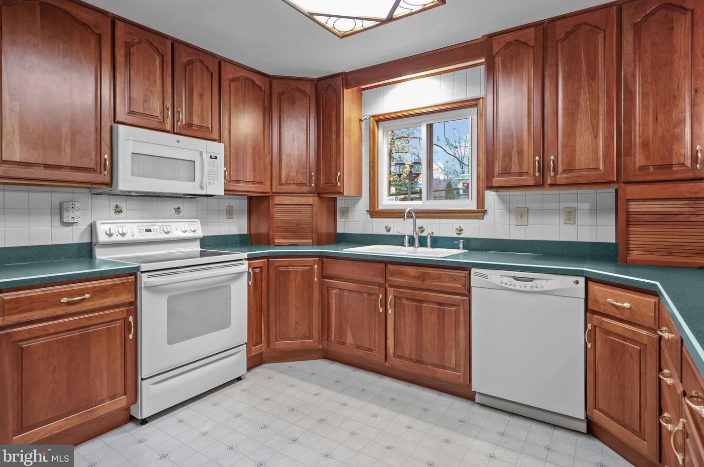 7 Brentwood Ct, Upper Makefield PA  18940-1403 exterior