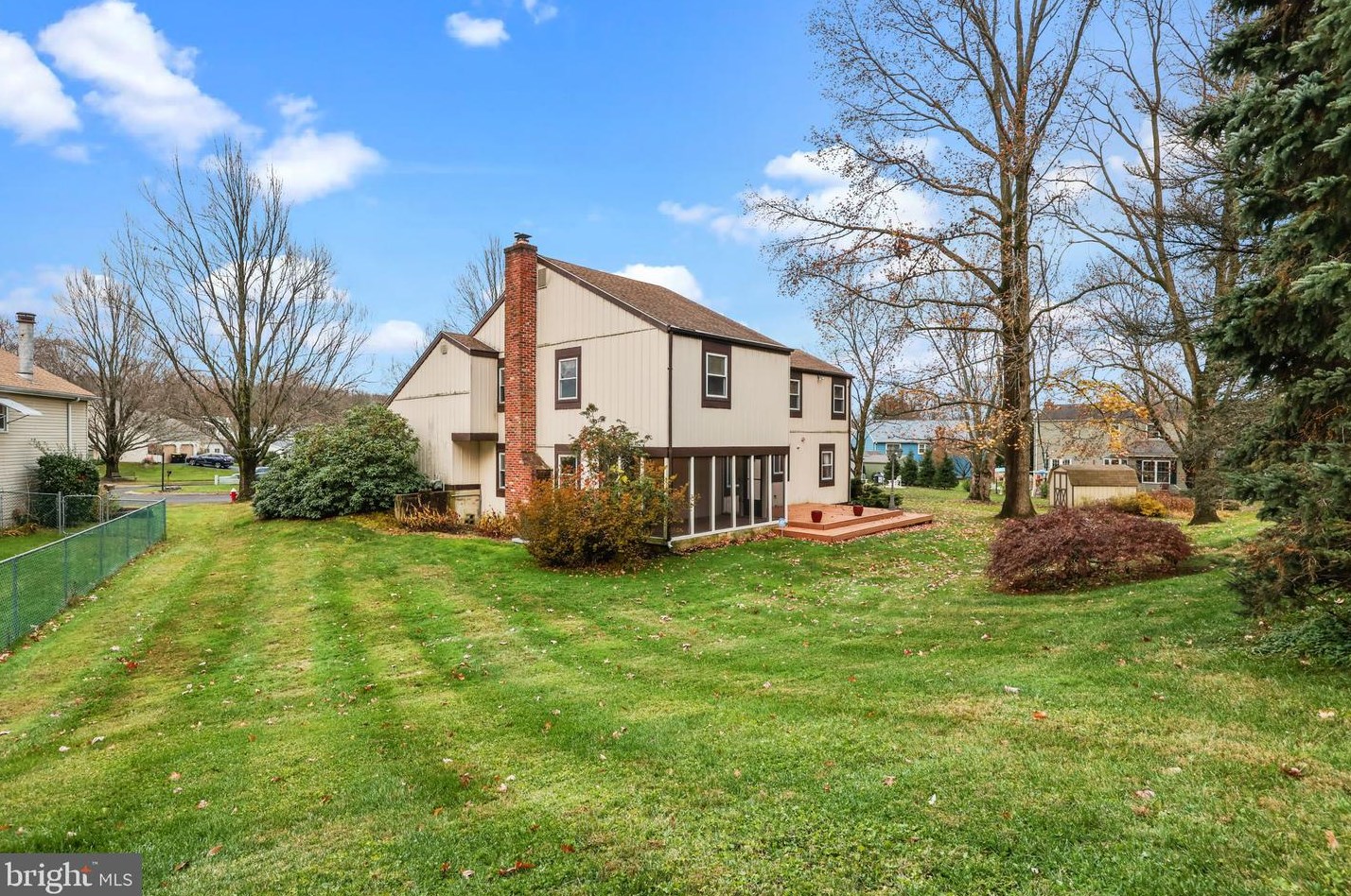 7 Brentwood Ct, Upper Makefield PA  18940-1403 exterior