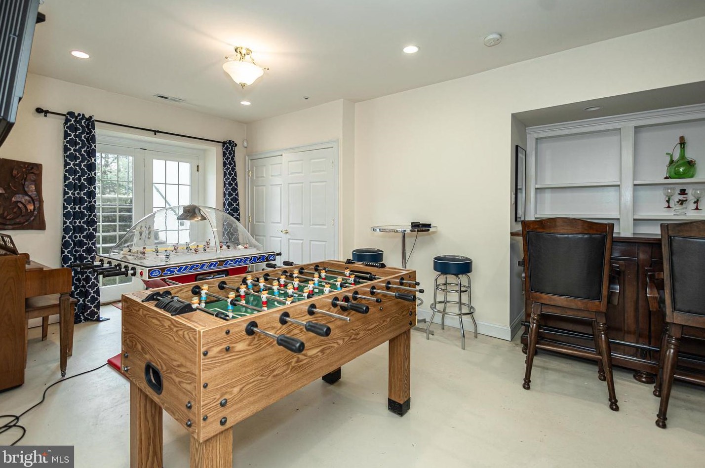 28 Thompson Mill Rd, Upper Makefield PA  18940-9628 exterior