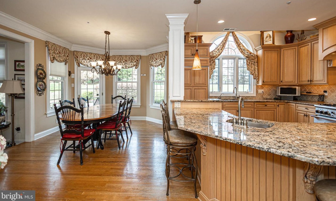 28 Thompson Mill Rd, Upper Makefield PA  18940-9628 exterior