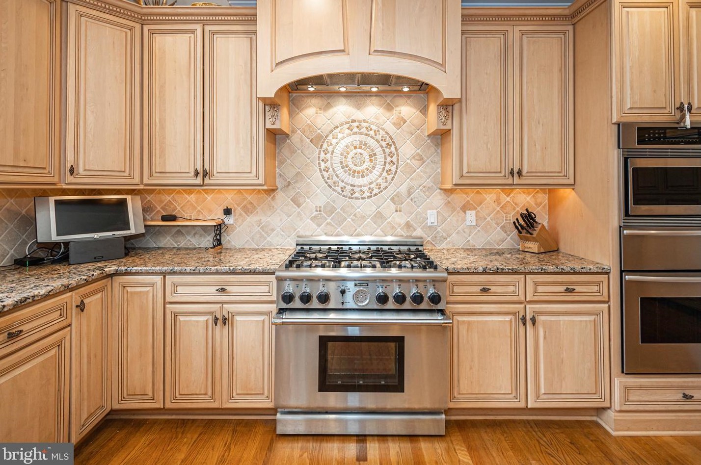 28 Thompson Mill Rd, Upper Makefield PA  18940-9628 exterior