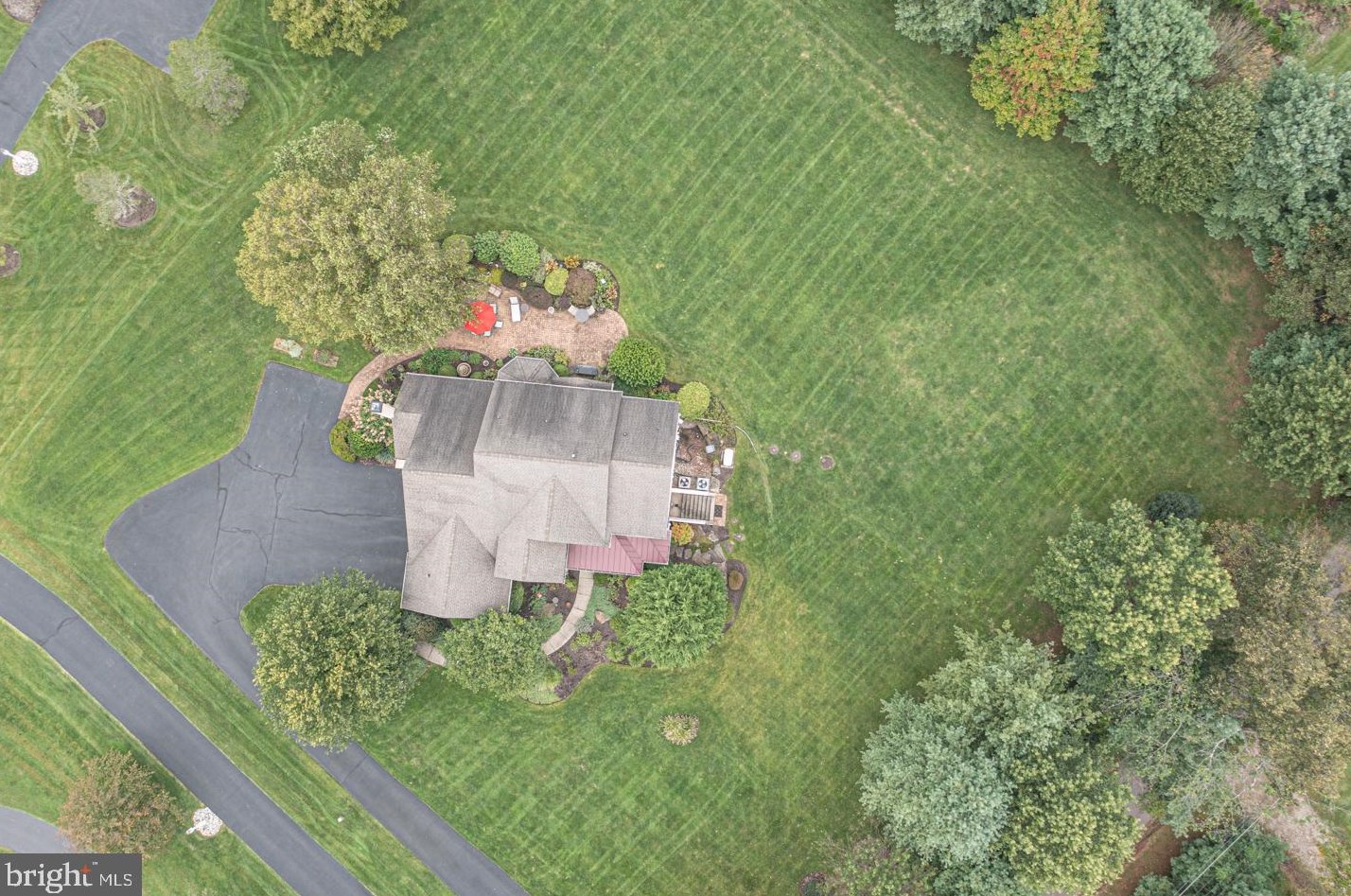 28 Thompson Mill Rd, Upper Makefield PA  18940-9628 exterior