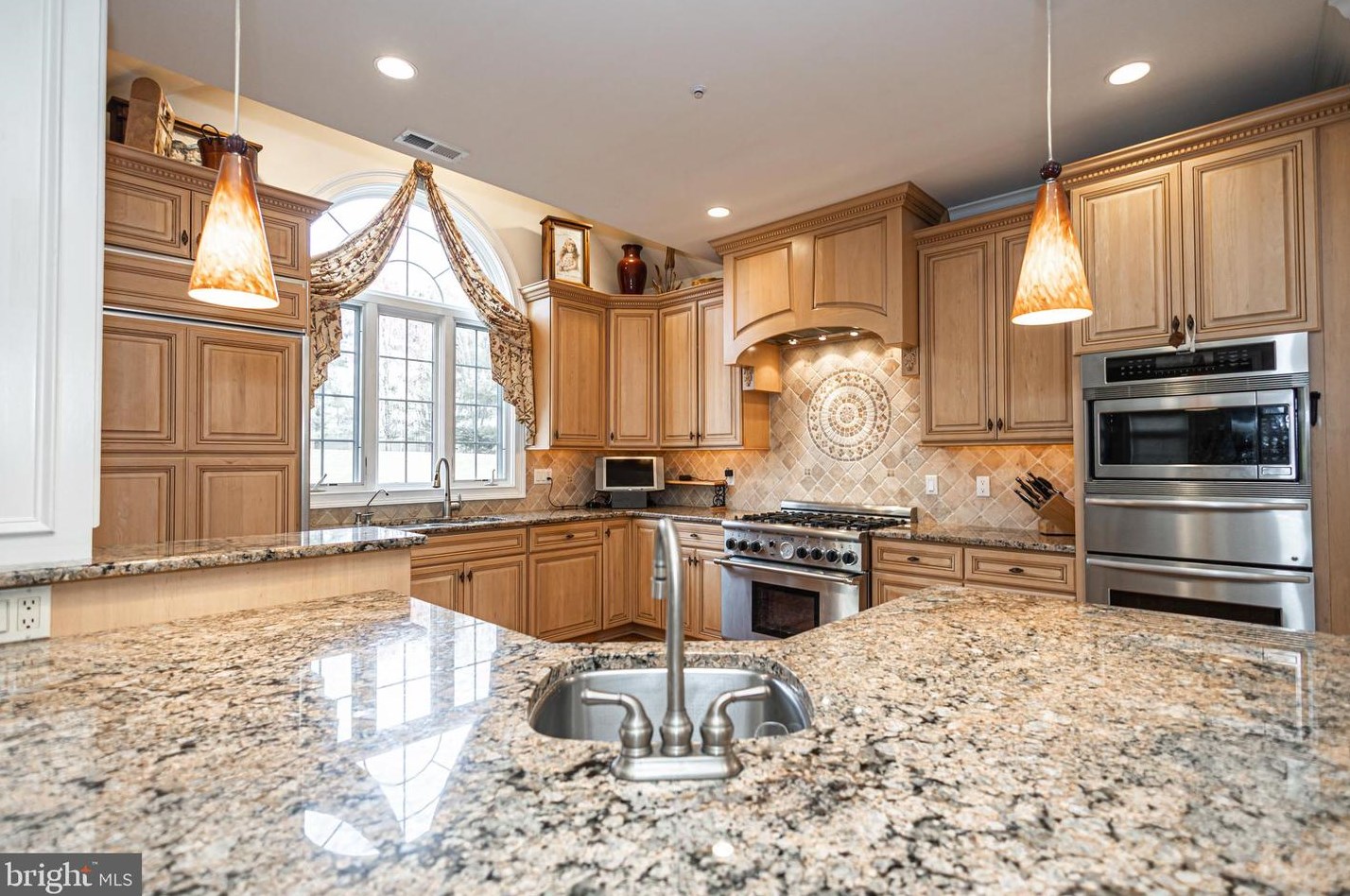 28 Thompson Mill Rd, Upper Makefield PA  18940-9628 exterior