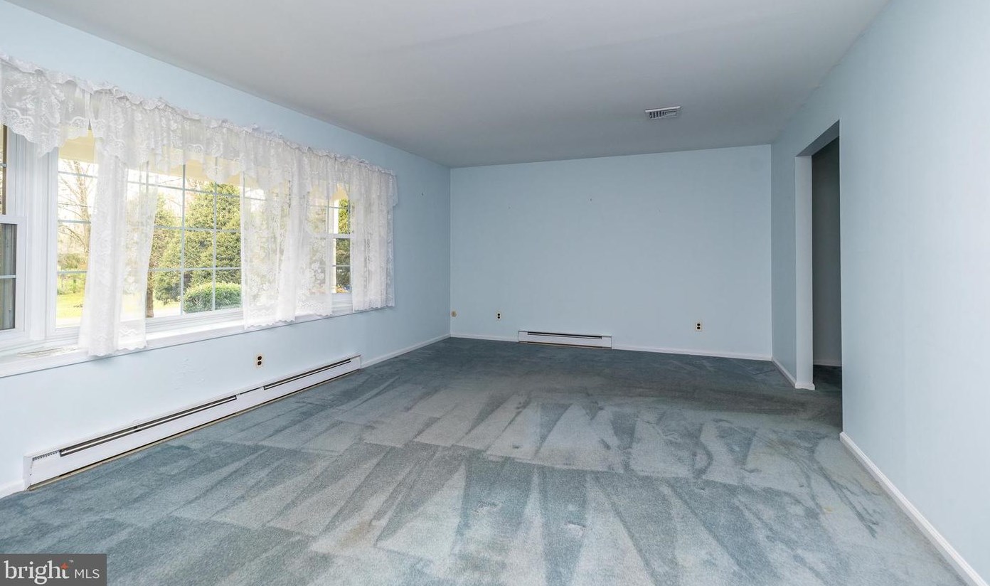 61 Townview Dr, Gardenville PA  18901-3123 exterior