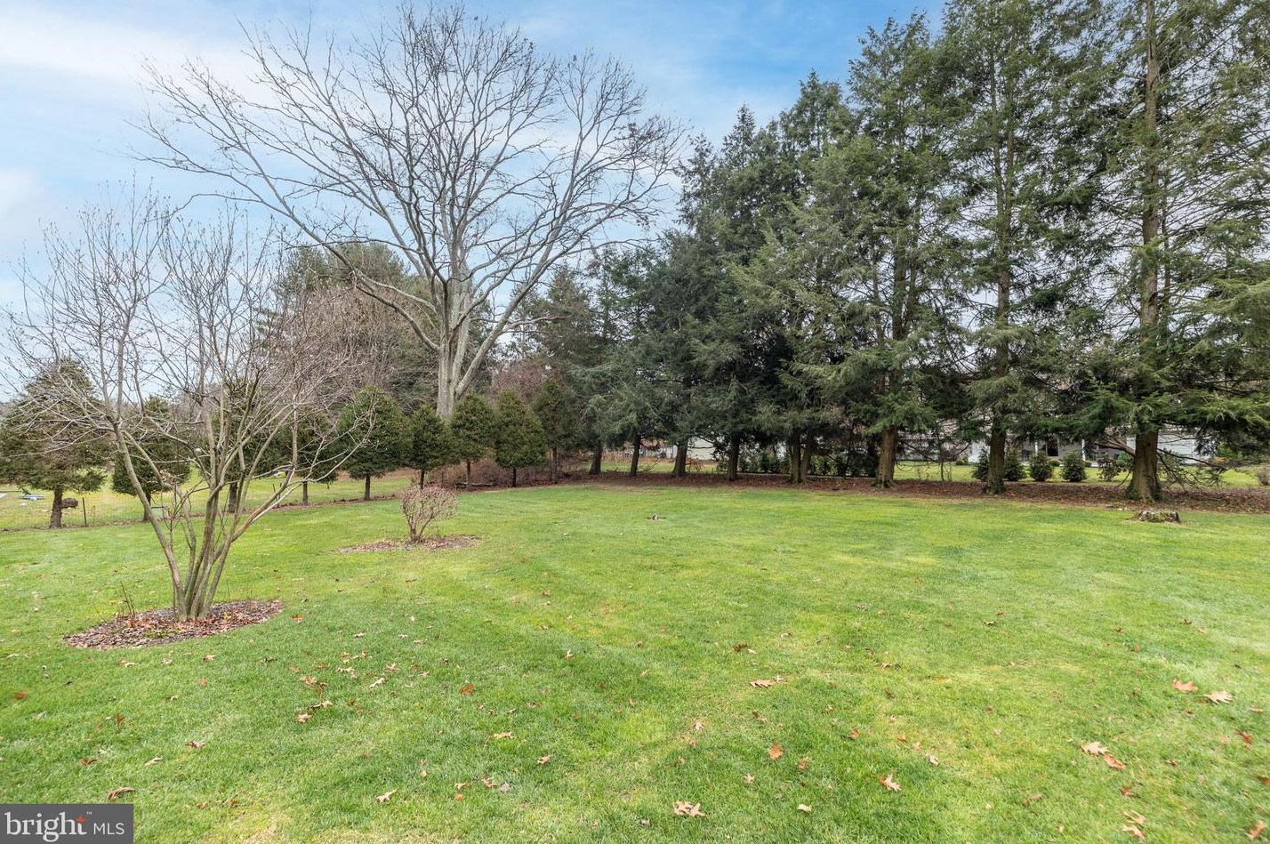 61 Townview Dr, Gardenville PA  18901-3123 exterior