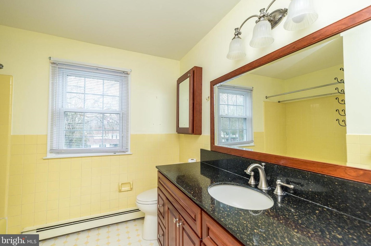 61 Townview Dr, Gardenville PA  18901-3123 exterior