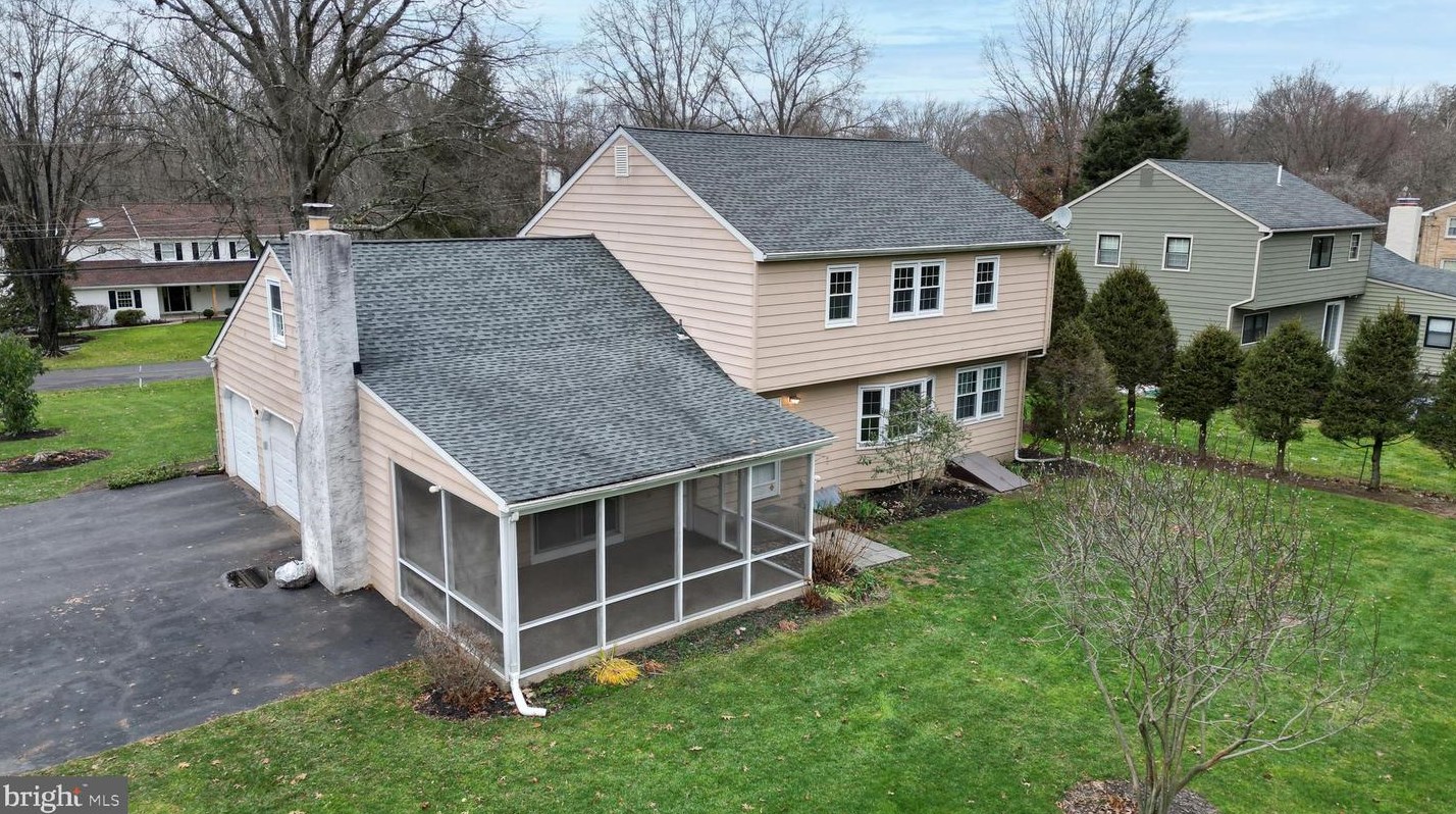 61 Townview Dr, Gardenville PA  18901-3123 exterior